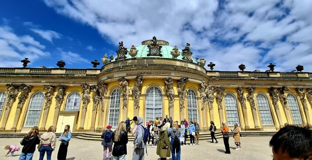 Pałac Sanssouci w Poczdamie podczas wycieczki z x-wakacje